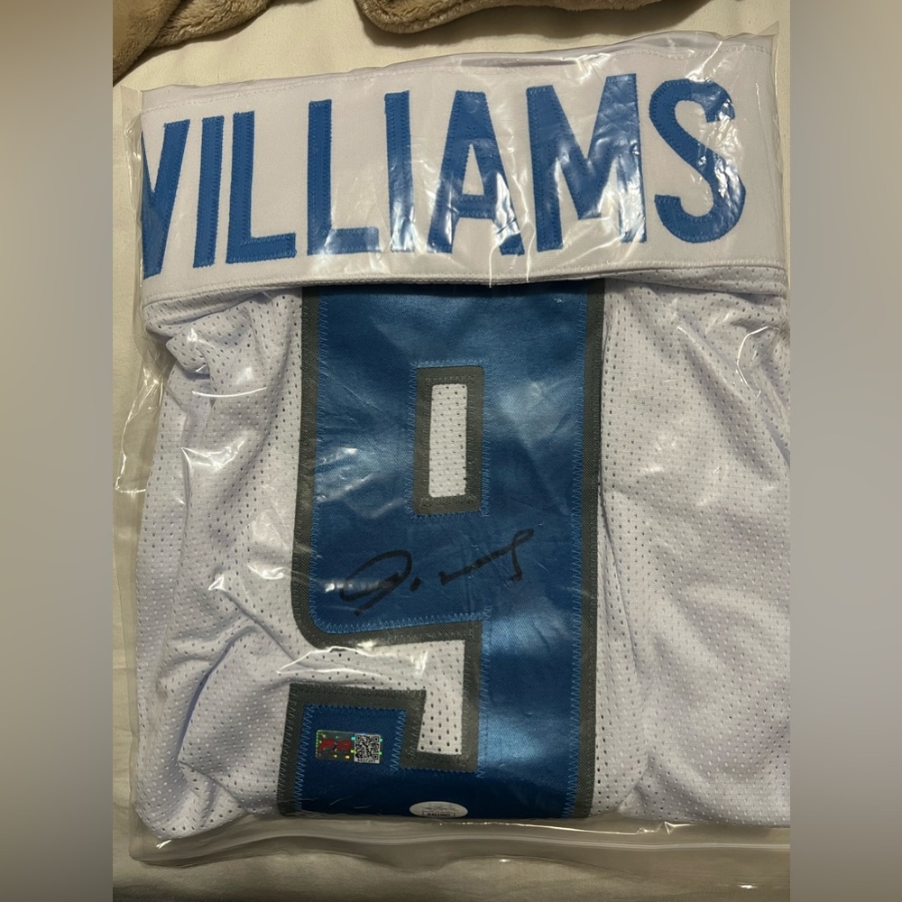 Jameson Williams Custom Detriot Autographed Football Jersey (PIA/JSA)